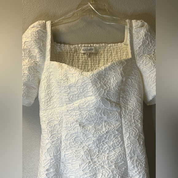 Elliatt Feminise White Puff Sleeve‎ Textured Mini Dress Size Medium - Picture 11 of 16